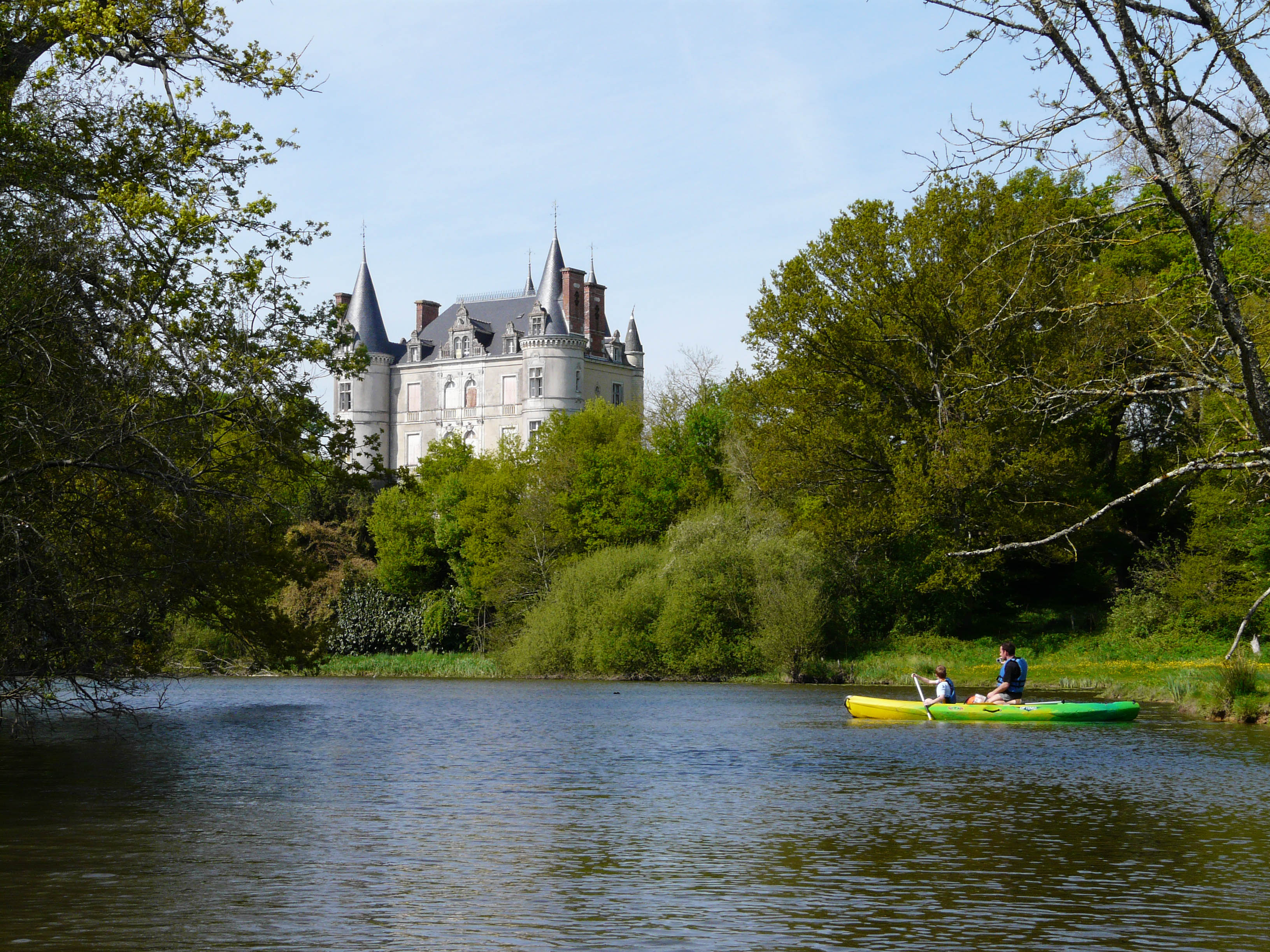 https://espace-ptl.ancv.com/appli/butterfly/data/medias_PA/PHOTOS/739776001001/739776001001xHbXQQxadi-Chateau de Juzet.jpg